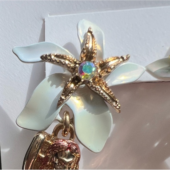NWT Betsey Johnson Gold Tone Flower, Starfish, Mermaid & Seashell Drop Earrings - Picture 7 of 9